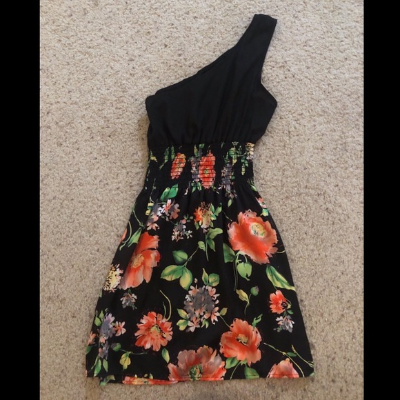 Lulu’s Silk Floral Dress 🌸 - Picture 2 of 5